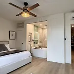Chic 2 Bedroom With Parking