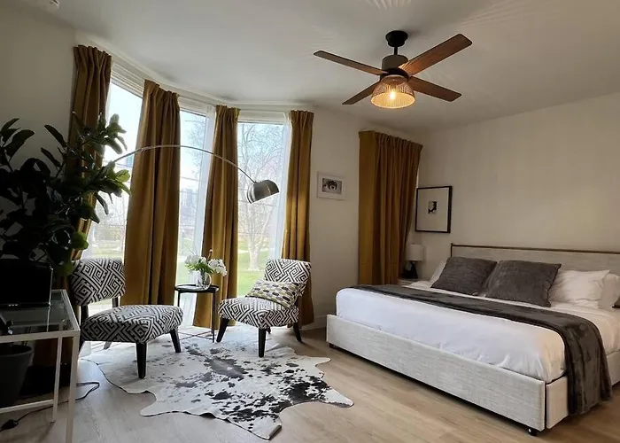 Chic 2 Bedroom With Parking